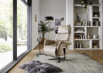 Sie sehen ein modernen Ledersessel der verschiedene Funktionen hat