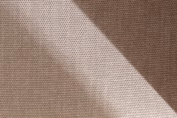 Muster eines beigen Stoffs des Ecksofas Tulsa KS von Natura Home.