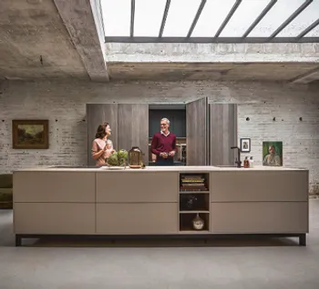 Moderne Küche in braun