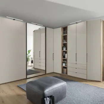 Link zu den Kleiderschränken, verschiedene breiten und höhen