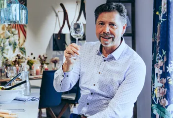 Herr Franke mit freundlicher Geste