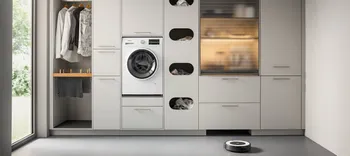 Hauswirtschaftsraum mit Staubsaugerrobotergarage