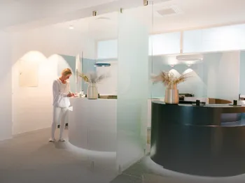 Empfangstresen in einer Arztpraxis