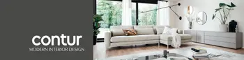 Wohnzimmer mit hellgrauer großer Couch in modern eingerichtetem Wohnzimmer mit großer Fensterfront im Hintergrund. Auf der linken Seite ist das Logo von Contur zu sehen darunter steht "Modern Interior Design"&nbsp;