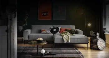 Graues Stoffsofa mit schwarzen Couchtisch in dunklem, gemütlichen Wohnzimmer.