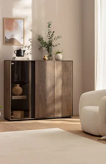 mocha-mousse-natura-home-beige-braun-sessel-karasu-sideboard-saratoga.jpg