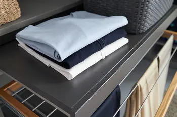 Auszug als Ablage für bequemes Wäscheverstauen