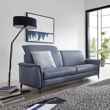 Blaues Ledersofa mit hochgeklappter Kopflehne.