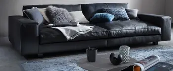 contur_sofa_aprino_1_3_5_sitzer_leder_schwarz_milieu_2-xxl-sofa-big-sofa-leder-schwarz.png