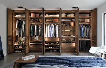 Dreh- und Schiebetürenschränke aus Naturholz