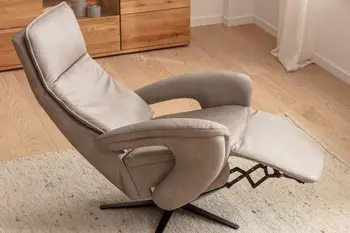 Grauer Ledersessel mit schwarzem Sternfuß, der in Liegeposition ist.