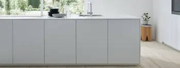 Weiße Küche mit RESOPAL-Fronten