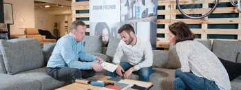 Beratungsgespräch Möbelhaus Sofa