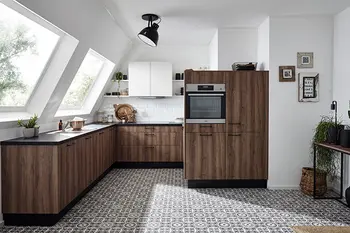 Holzmaserung auf Küchenfronten in Holz-Optik