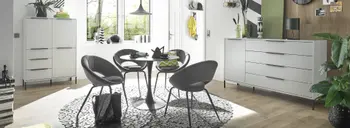 Esszimmer Einrichtung mit Hellgrauen Highboards