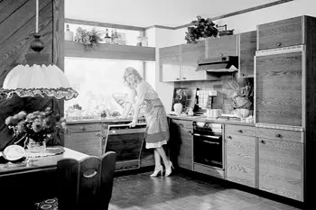 Abbildung einer alten Contur Küche in schwarz weiß.