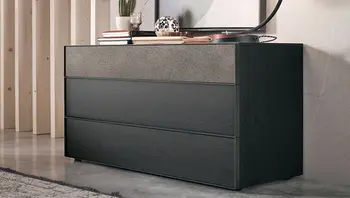 Schwarze grifflose Kommode mit Holzoptik&nbsp;