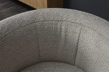 Rückenlehne eines grauen Boucle Sessels.