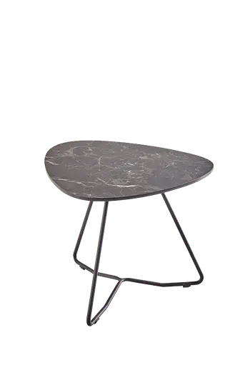 Niedriger Beistelltisch mit Tischplatte in Marmoroptik.