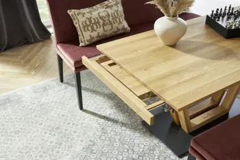 Heller Massivholz Esstisch, bei dem die Verlängerung leicht ausgezogen ist.