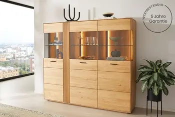 Highboard Global Wohnen Estana in hellem Wohnzimmer mit Deko und Zimmerpflanze.