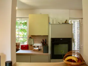 Einblick in eine farbenfrohe Küche