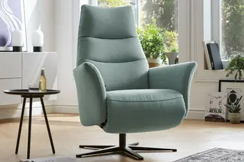 Grüner Drehsessel mit hoher Rückenlehne und schwarzem Sternfuß.