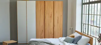 Massivholzkleiderschrank Soft von TEAM 7