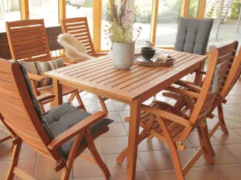 Vollholz Stuhlgruppe mit verstellbarer Rückenlehne, sowie Vollholz-Gartentisch