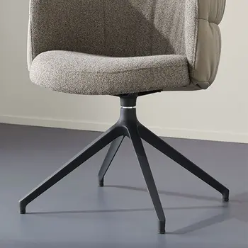 Drehgestell in schwarzem Metall von Esszimmerstuhl mit grauem Stoffbezug.