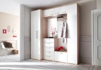 Kompakte Garderobe mit viel Stauraum