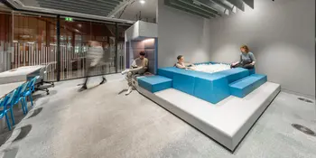 Eltern-Kind-Bereich der Unibibliothek Magdeburg mit Bällebad