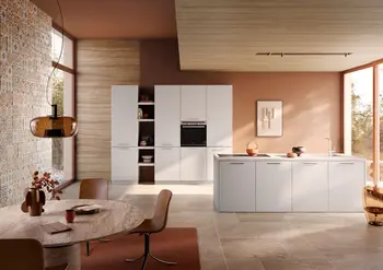 Küche kristallweiß mit Insel