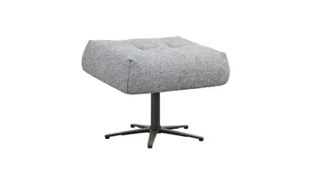 Ein grauer quadratischer Hocker mit Polster Sitzfläche und schwarzen Metallfüßen