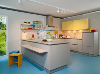 Farbenfrohe Familienküche