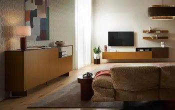 Wohnzimmer im Retro Optik mit gelbem Sideboard, gelbes Lowboard.