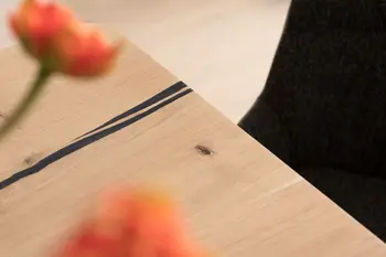 Massivholz Tisch in Eiche biano.