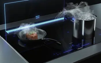 Kochfeld von Siemens, das die Funktion zeigt, eine eingebaute Dunstabzugshaube zu haben, die beim Kochen den entstehenden Dampf direkt abzieht.&nbsp;