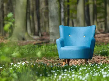 Sessel mit Bezug aus regionaler Wolle