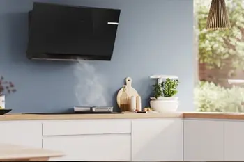 Moderne Dunstabzugshaube im Einsatz