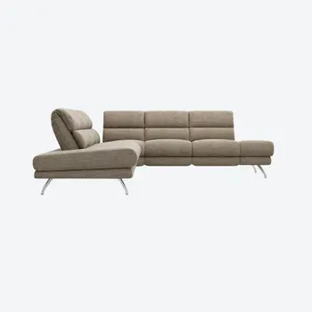 Großes Braunes Ecksofa mit silbernen Beinen und hohen Rückenpolstern.