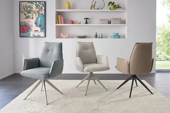 Verschiedene Varianten von Armlehnstuhl Global Wohnen Dinner in den Farben Blau, Beige und Braun.