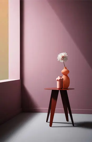 RAUM.FREUNDE SIGNE Beistelltisch Metall Rot vor Fenster