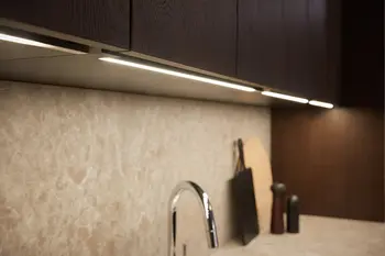 Arbeitsplattenbeleuchtung mit LED-Leisten