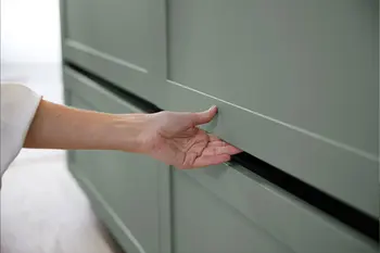 Außzug an Küche mit Anti-Fingerprint-Technologie