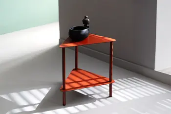 Couchtisch DAGNY von RAUM.FREUNDE aus Metall in der Farbe oxidrot