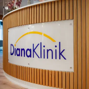 Detailaufnahme des eingebetteten Logos, DianaKlinik