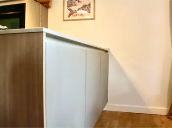 Detailansicht einer grifflosen Küche