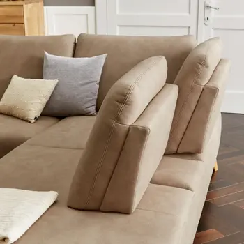 Hellbraunes Ledersofa, mit verstellbarer Rückenlehne.