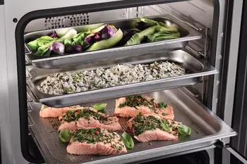 Dampfgarer Zusatzgerät mit verschiedenen Lebensmitteln